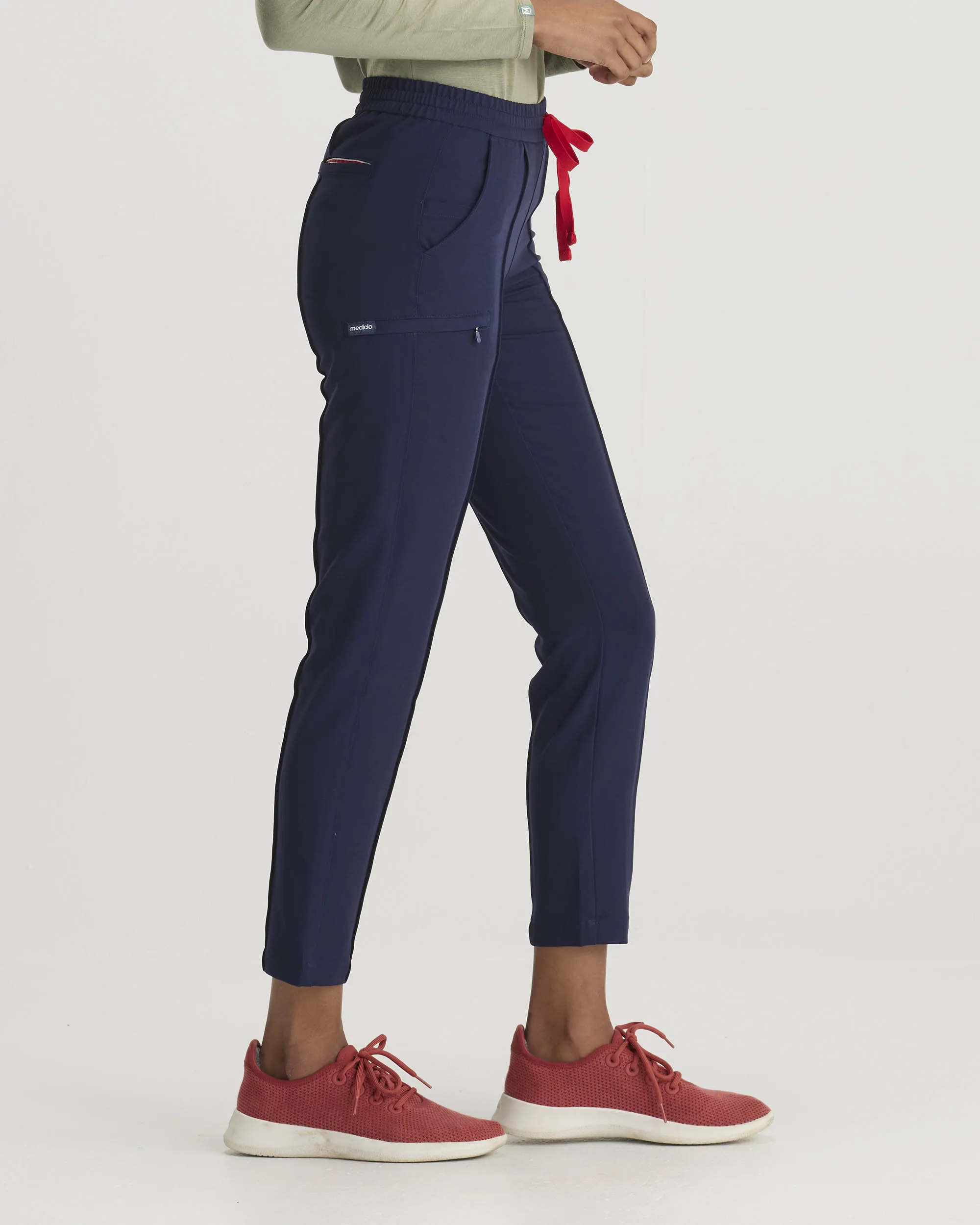 TENCEL™ Sicily Pintuck Tapered Scrub Pants in English: Stylish TENCEL™ Sicily Pintuck Tapered Scrub Pants