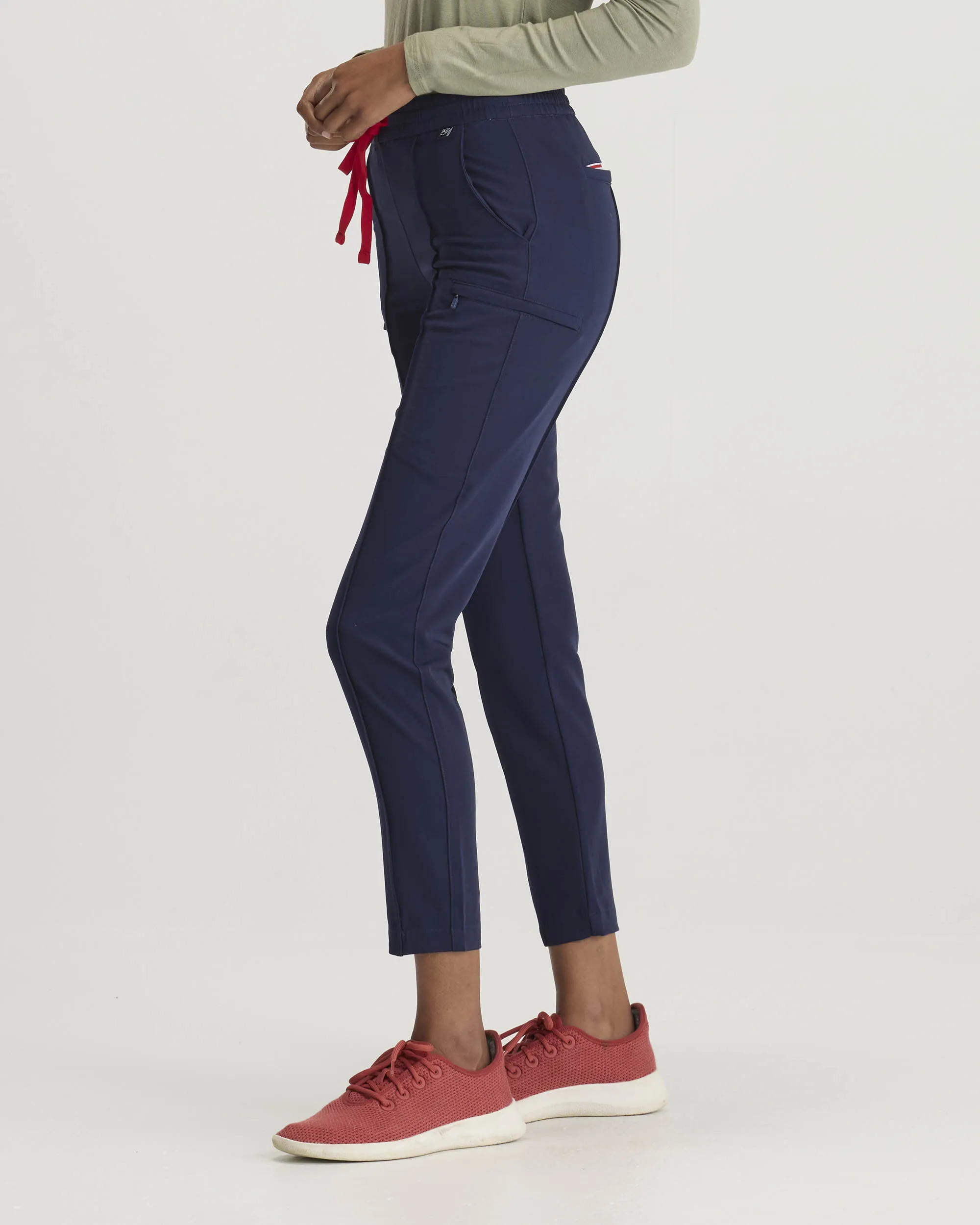 TENCEL™ Sicily Pintuck Tapered Scrub Pants in English: Stylish TENCEL™ Sicily Pintuck Tapered Scrub Pants